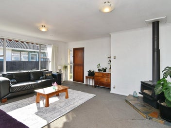 Easy Care Living, Excellent Location