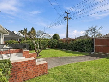 A Home with a Heart in Ellerslie!