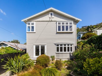 MODERNISED CHARACTER, SPACIOUS FAMILY HOME