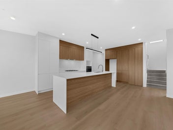 Two Keyless Entries + Separatable Living Zone