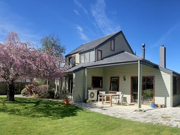 Price reduced - Where style meets relaxation