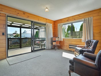 Standalone, sunny & convenient