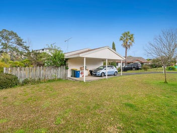Opportunity Knocks - 600m² of Potential!
