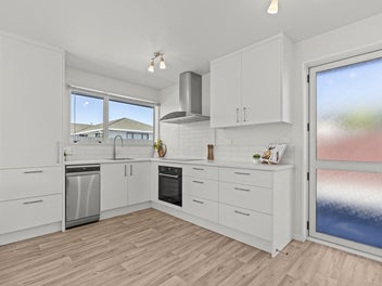 Freshly Renovated, Low Maintenance Lincoln Living
