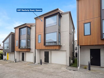 Modern, Freehold & in DGZ