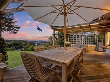 10 Acres, Impeccable Views & Lifestyle