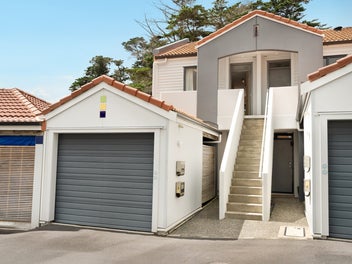 $429,000 - DOWNSIZE OR INDEPENDENT LIVING!