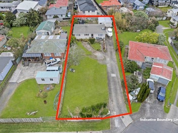 938 M2 Flat Land With Large Front Yard!