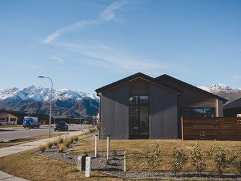 Relaxed living, remarkable setting