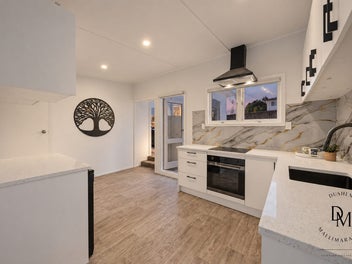 #GAMEDAY - Renovated Family Living!!