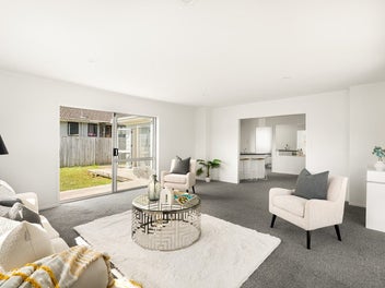 Renovated Family Living on Freehold Section