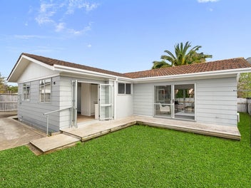 Renovated Family Living on Freehold Section