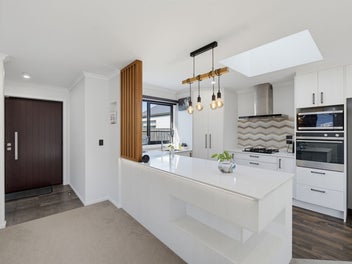 Light-Filled Living, Deckside Ease