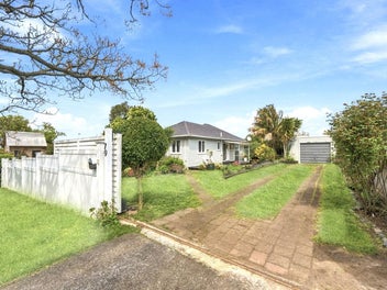 Beautiful Howick Home - 3 Bed, Half Share 1012sqm!
