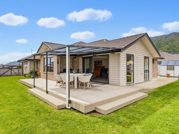 SUNNY, SPACIOUS & SO INVITING