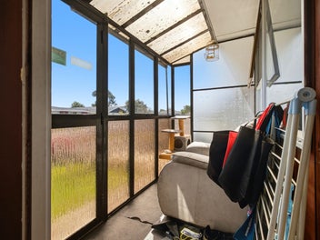 Easy Care & Fully Fenced Unit