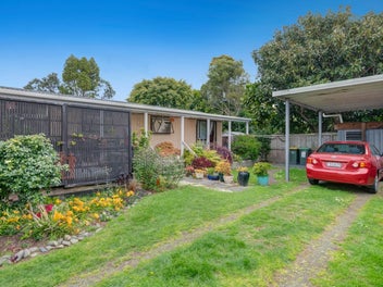 TWO COTTAGES - BIG SITE - TOP BEACHSIDE LOCATION