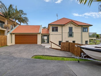 Gulf Harbour living at your back gate