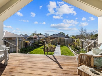 Vaulted Ceilings, Lush Garden & Beachside Living