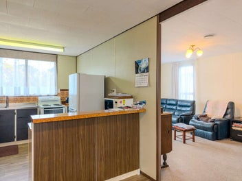 FAMILY LIVING IN THE HEART OF OKAIHAU