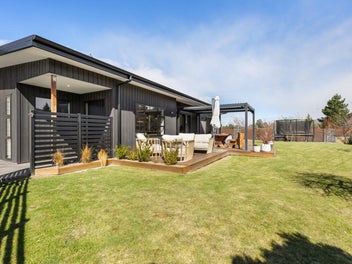 Sun, Style & Seamless Living!