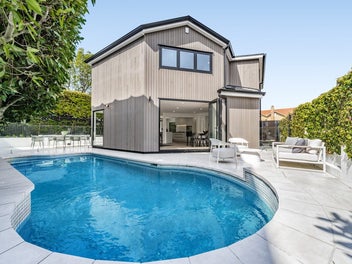 Modern Quality, Executive Living