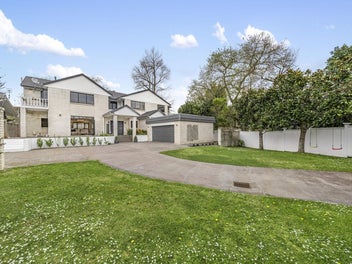Expansive Family Living
