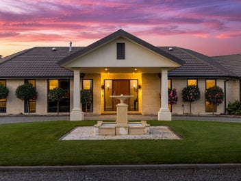 4ha, 2 Homes, One Exceptional Lifestyle!!