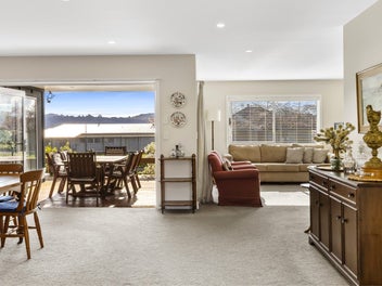 Lake views, lifestyle gem