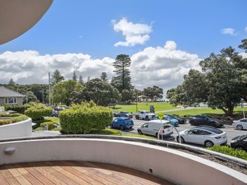 Location, lifestyle and Rangitoto views