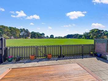 Location, Lifestyle & a Little Coastal Magic!