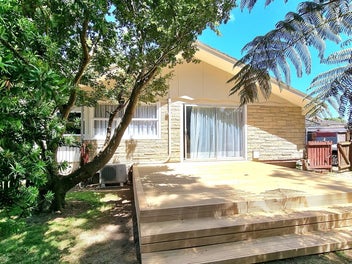 4 BDRM LGE FAMILY HOME - POTENTIAL 4 DEVELOPMENT!