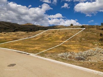 A Rare Peninsula Hill Opportunity