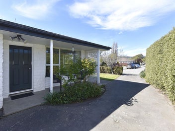 * UNDER OFFER * Deadline 1pm Tuesday 13th October