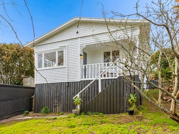 Charming 1920s Bungalow - Packed with Potential!