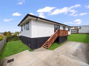 ATTN: Big families! 5 bed, 2 bath!