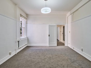 Sun-Filled Art Deco Apartment at Iconic Blythswood