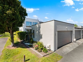 Corner Living, Reserve Outlook & Convenience