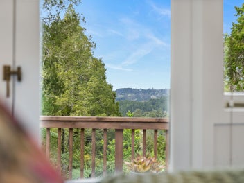 Secluded Sanctuary in Pristine Waiatarua