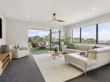 PENTHOUSE AT THE SEDDON - SPACE, VIEWS & LOCATION!