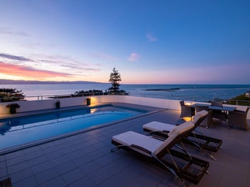 A Private Retreat Above Nelson's Waterfront