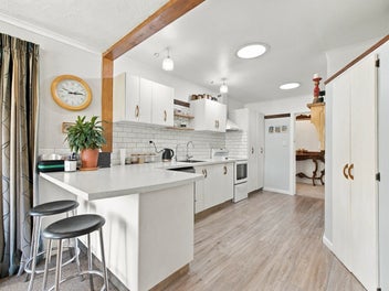 Country Charm with Endless Potential
