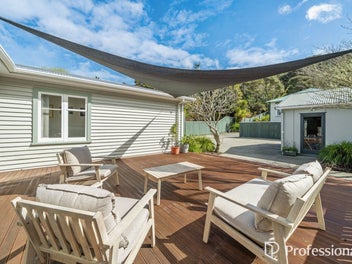 3 bedrooms, 2 bathrooms, double garage!