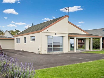 Parkside Potential in Prime Matua