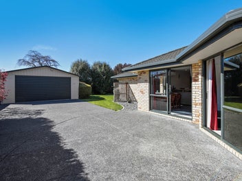 Modern Home With Extra Garaging