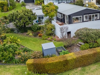 Sun, Seaviews & Coastal Convenience