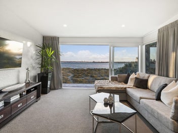 Absolute Waterfront in Hauraki.