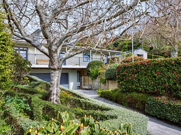 YOUR PRIVATE GARDEN OASIS