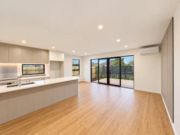 Almost Ready - Burnside High & Airport Nearby!