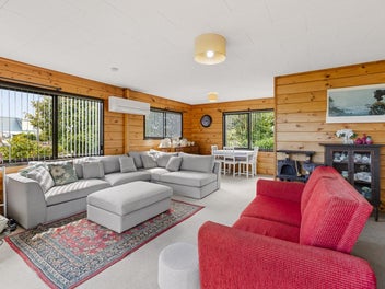 Easy Living! Great Location!